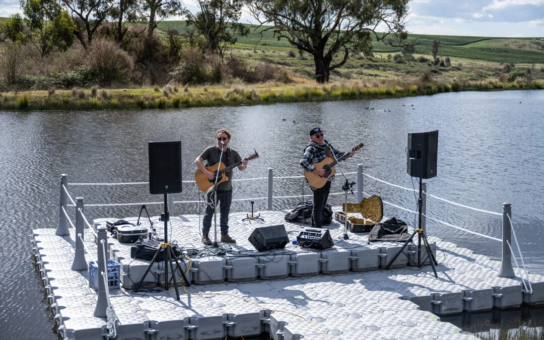 Designing the Perfect Floating Stage For Event Planners